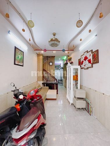 Cho thuê nhà đầy đủ tiện nghi hẻm 4m xe hơi đường Cao Thắng P11 Q10