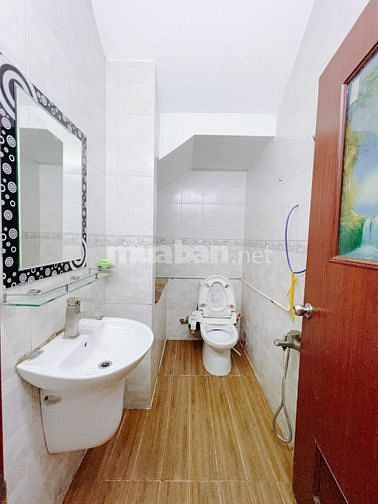 Cho thuê nhà đầy đủ tiện nghi hẻm 4m xe hơi đường Cao Thắng P11 Q10