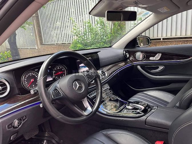 Bán xe mercedes Benz E250 mode 2018