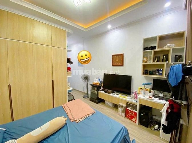 CHỦ NHÀ BÁN PHỐ BẮC CẦU,NGỌC THỤY.98m2 xây 3,5 tầng đang cần tiền ,