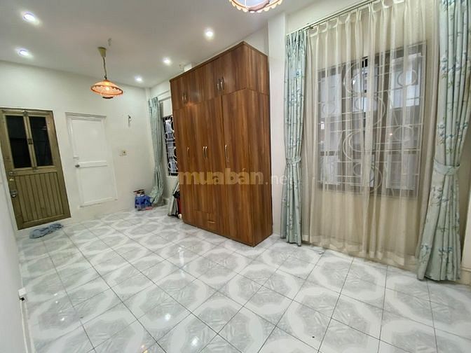 Chính chủ cho thuê nhà cạnh chợ Ngọc Hà, phường Đội Cấn, quận Ba Đình.