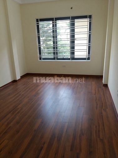 Bán Nhà Ngõ 180 Hoàng quốc Việt 35 x 5 tầng Giá 5.1 tỷ 0979690692