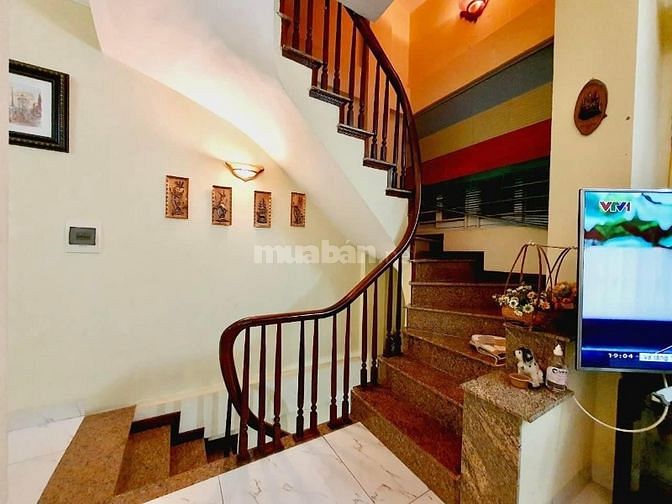 Cần bán gấp nhà Đội Cấn,giảm 500tr còn 4.8 tỷ- DT 38m2-6T -15m ra phố.