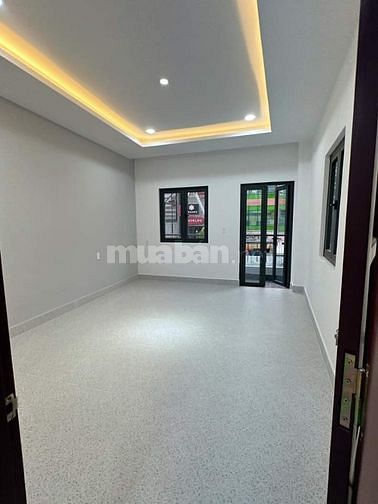 Mặt tiền Hoàng Văn Thụ -đối diện nhà hàng Adora: 4x20 nhà 3 lầu mới