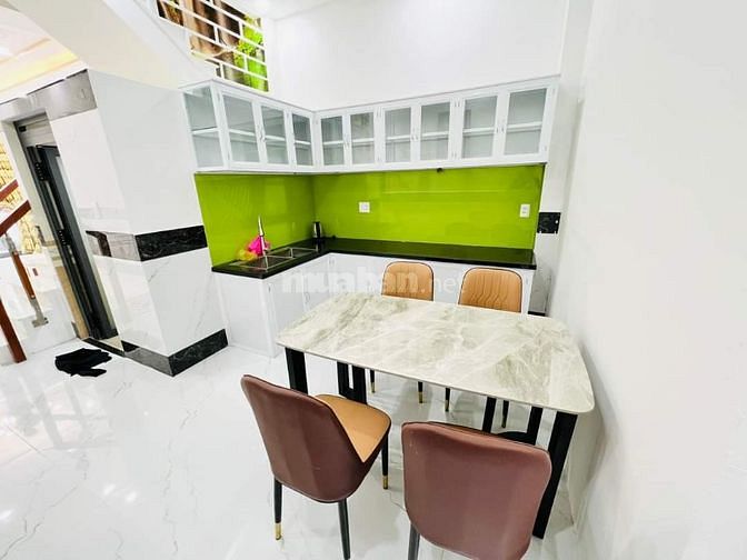 Bán nhà 2 lầu 4x15m Huỳnh Thị Hai Quận 12, HXH,giá siêu rẻ 4.350 tỷ