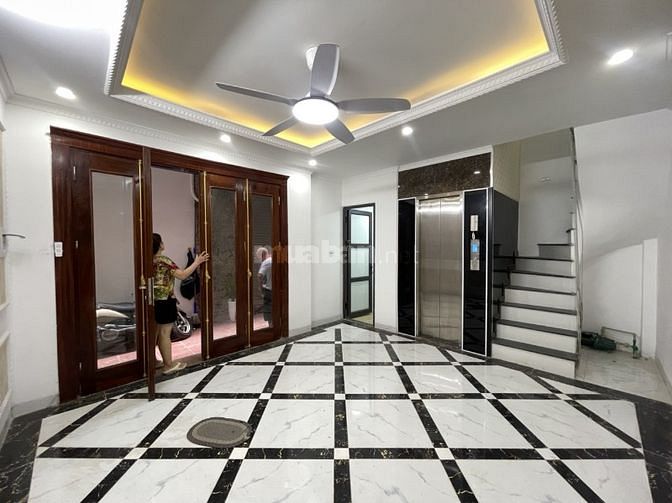 Nhỉnh 4 tỷ có nhà 33m 6 tầng thang máy phố Hoàng Hoa  Thám- Ngọc Hà
