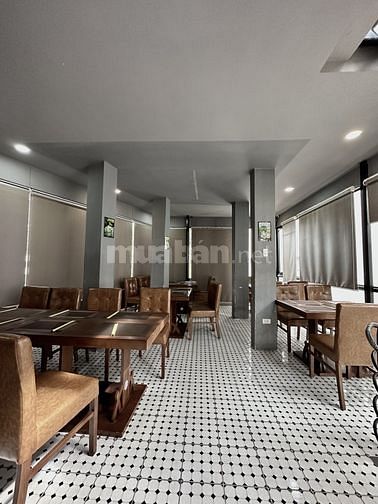 Nhà mặt tiền Đường Hoa,Ngang 8m 5 tầng,dòng tiền gần 100triệu/tháng