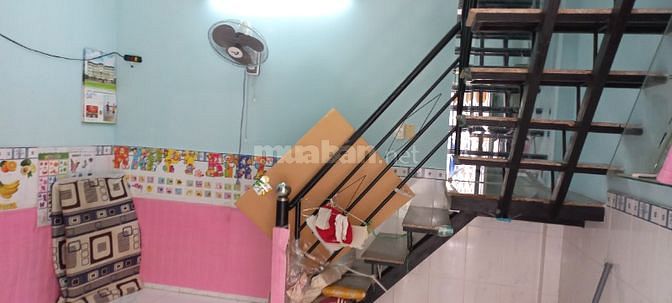 Cần tiền bán gấp nhà SHR 1 trệt 1 lầu , 2 PN, 2 WC, trung tâm Quận 12