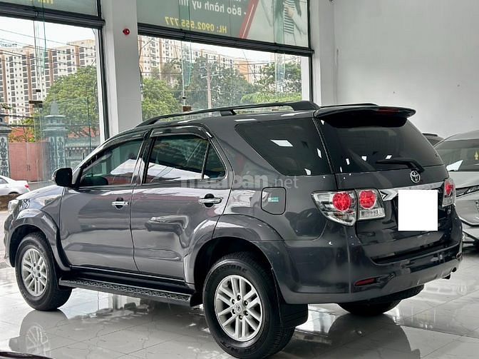 Toyota Fortuner máy xăng, số tự động, 1 cầu, màu ghi xám, bstp
