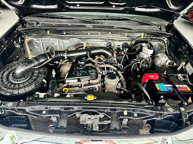 Toyota Fortuner máy xăng, số tự động, 1 cầu, màu ghi xám, bstp