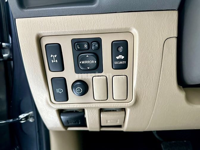 Toyota Fortuner máy xăng, số tự động, 1 cầu, màu ghi xám, bstp