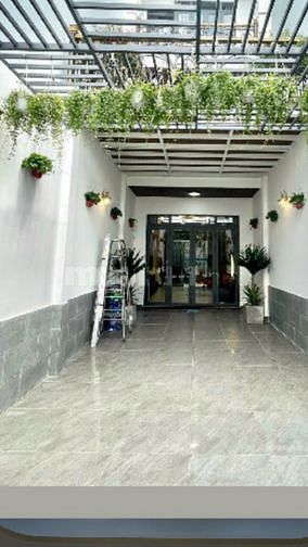 nhà hẻm xe hơi .dt- 4x24 trệt 2 lầu .4pn .3wc .