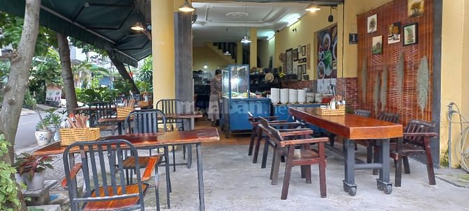 Tuyển nữ phụ quán cơm biết nấu ăn.