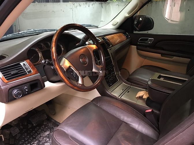 Bán xe Cadilac Escalade màu đen, xe gia đình ít sử dụng, biển HN đẹp
