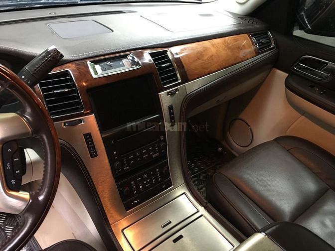 Bán xe Cadilac Escalade màu đen, xe gia đình ít sử dụng, biển HN đẹp