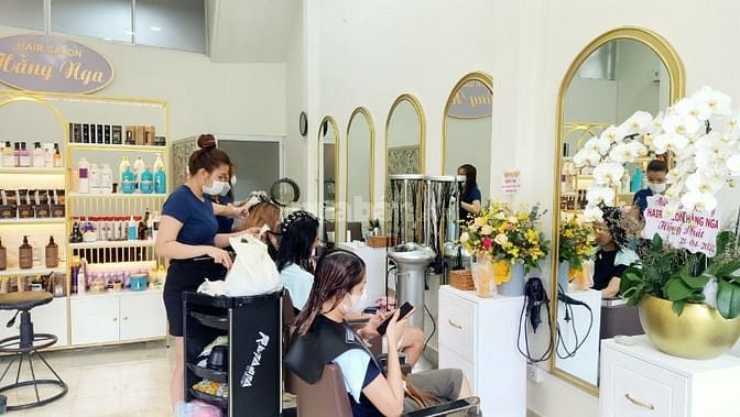 Salon HẰNG NGA cần tuyển thợ phụ tóc, thợ nail biết làm móng giỏi