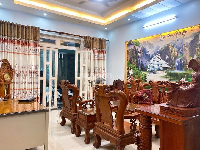 Nhà mặt tiền KD đường D2, Q9, 110m2, 3 tầng, sầm uất nhất TP. Thủ Đức.