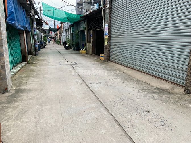 Nhà cấp 4, hẻm bê tông 4m. Sổ hồng chính chủ, khu dân cư an ninh. 