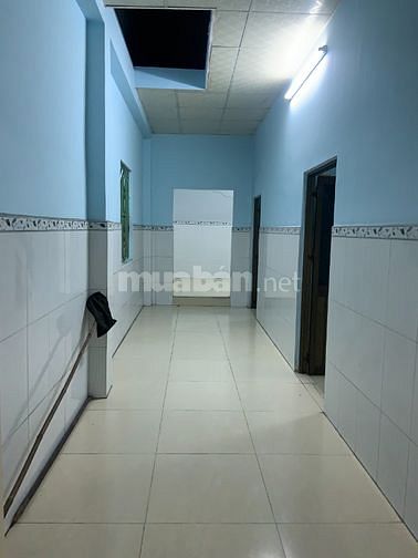 Nhà cấp 4, hẻm bê tông 4m. Sổ hồng chính chủ, khu dân cư an ninh. 