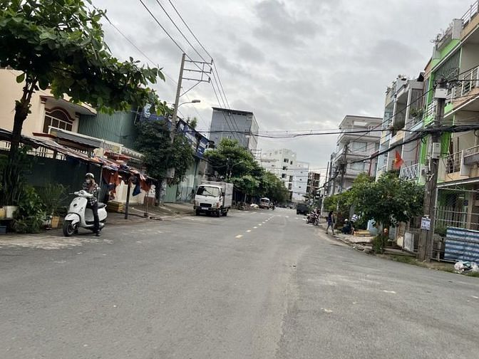Bán miếng đất Land Stay 55m2 full sổ khu trung tâm Tên Lửa gần chợ nhé