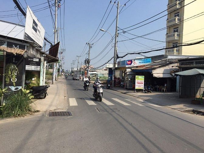 Bán miếng đất Land Stay 55m2 full sổ khu trung tâm Tên Lửa gần chợ nhé