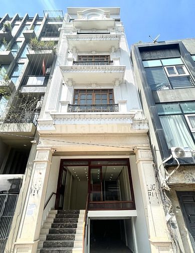 Tòa nhà đẹp nhất phố Âu Cơ, DT128m2, 7T thang máy, Mt 6m 
