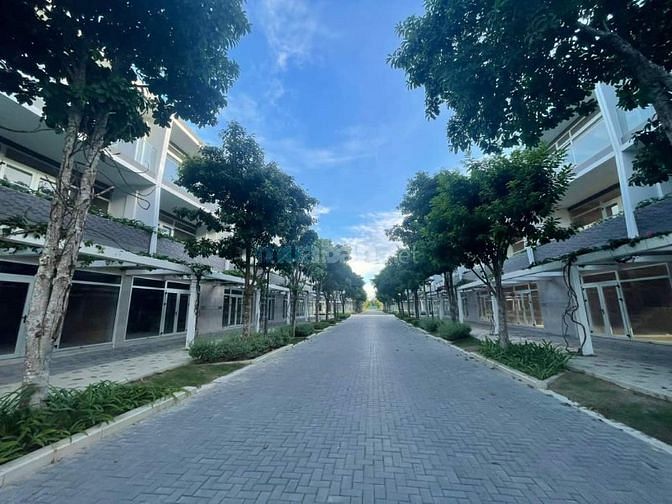 Bán nhà phố Thanh Long Bay 2 mặt tiền, sở hữu lâu dài, Bình Thuận