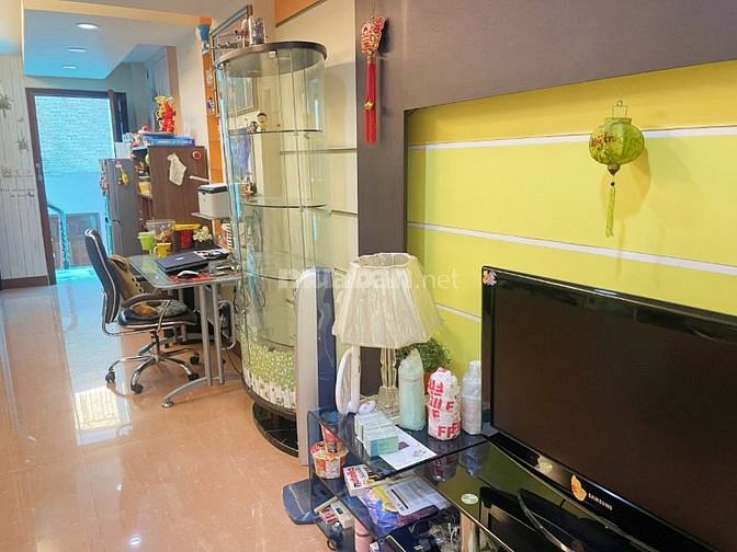 Mặt Tiền 6 Tầng, Q.10 Ngay ĐH Kinh Tế, DT (4,2 x 20) Có Vỉa Hè, HC