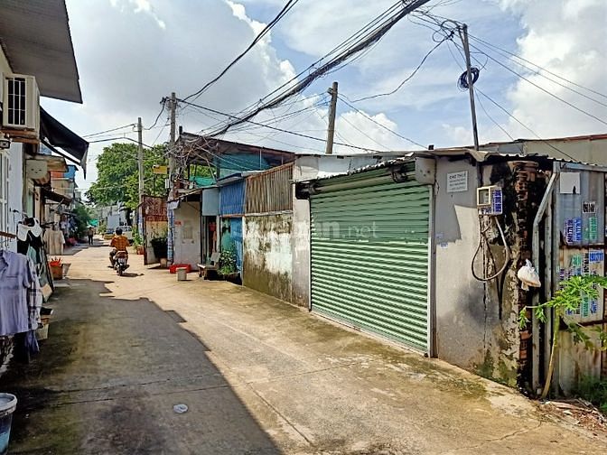 Cho thuê kho xưởng gần ngã tư An Sương 300m2 giá chỉ 8T