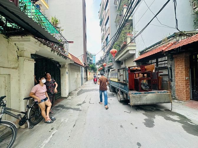 Chính Chủ Cần Bán Căn Cấp 4,mặt tiền 8m,gần hồ Tây,giá từ 5,8 tỷ