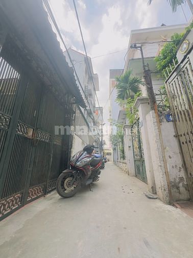 Chính Chủ Cần Bán Căn Cấp 4,mặt tiền 8m,gần hồ Tây,giá từ 5,8 tỷ