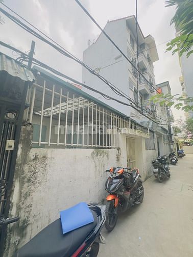 Chính Chủ Cần Bán Căn Cấp 4,mặt tiền 8m,gần hồ Tây,giá từ 5,8 tỷ