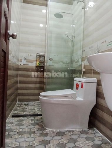 Bán nhà ngay ngã tư ga trệt3lầu mới đẹp hiện đại giá 5tỷ6 hàhuygiápQ12