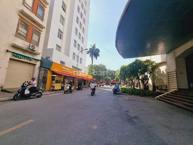 Bán nhà ngõ 106 đường Hoàng Quốc Việt Dt 71M, 4t, Mt 6M vỉa hè 13 tỷ.