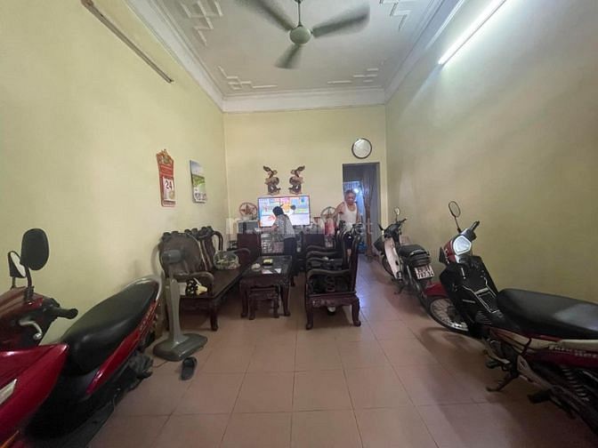 Bán nhà trong khu Bách Khoa ô tô đỗ cửa, tiện KD 4 tầng 85m2 gía 10 tỷ