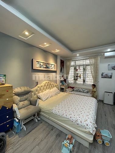 Chính chủ cần bán căn nhà 5 tầng ngõ phố kim mã