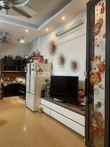 Chính chủ cần bán căn nhà 5 tầng ngõ phố kim mã