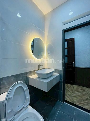 Nhà ngộp bán gấp Âu Dương Lân, Phường 3, Quận 8. Cách cầu chữ Y 200m