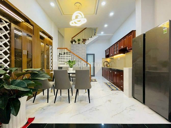 Nhà ngộp bán gấp Âu Dương Lân, Phường 3, Quận 8. Cách cầu chữ Y 200m
