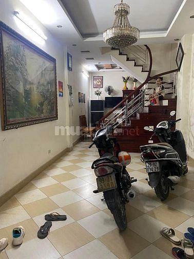Cho Thuê Nhà  TÂN  MAI DT 40M X 4 T giá 10,5 tr Nội thất: full đồ