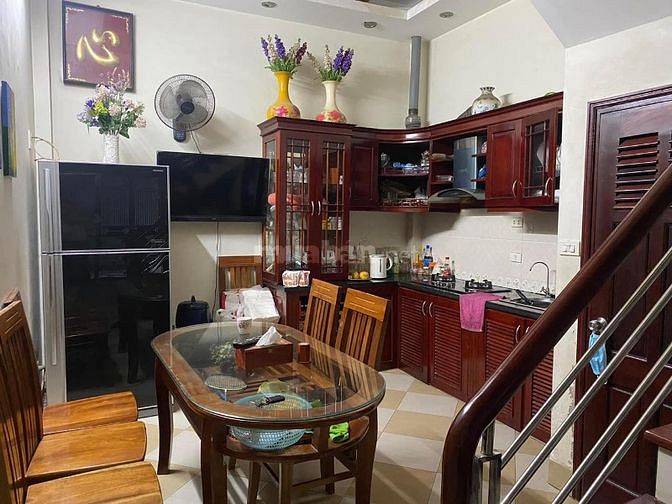 Cho Thuê Nhà  TÂN  MAI DT 40M X 4 T giá 10,5 tr Nội thất: full đồ