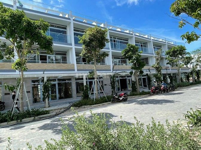 Bán nhà phố Thanh Long Bay 2 mặt tiền, sở hữu lâu dài, Bình Thuận
