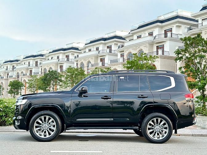 Bán ô tô 𝐓𝐎𝐘𝐎𝐓𝐀 𝐋𝐀𝐍𝐃𝐂𝐑𝐔𝐈𝐒𝐄𝐑 𝐋𝐂 300 sản xuất 11.2022