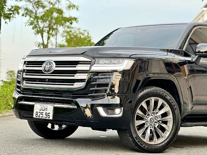 Bán ô tô 𝐓𝐎𝐘𝐎𝐓𝐀 𝐋𝐀𝐍𝐃𝐂𝐑𝐔𝐈𝐒𝐄𝐑 𝐋𝐂 300 sản xuất 11.2022