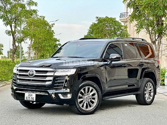 Bán ô tô 𝐓𝐎𝐘𝐎𝐓𝐀 𝐋𝐀𝐍𝐃𝐂𝐑𝐔𝐈𝐒𝐄𝐑 𝐋𝐂 300 sản xuất 11.2022