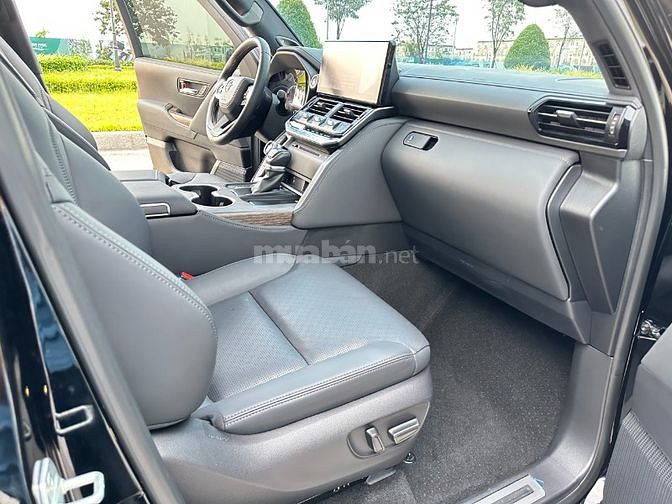 Bán ô tô 𝐓𝐎𝐘𝐎𝐓𝐀 𝐋𝐀𝐍𝐃𝐂𝐑𝐔𝐈𝐒𝐄𝐑 𝐋𝐂 300 sản xuất 11.2022
