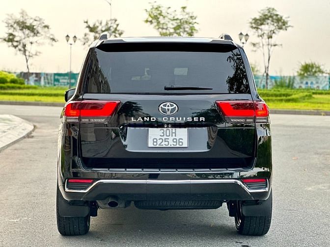 Bán ô tô 𝐓𝐎𝐘𝐎𝐓𝐀 𝐋𝐀𝐍𝐃𝐂𝐑𝐔𝐈𝐒𝐄𝐑 𝐋𝐂 300 sản xuất 11.2022