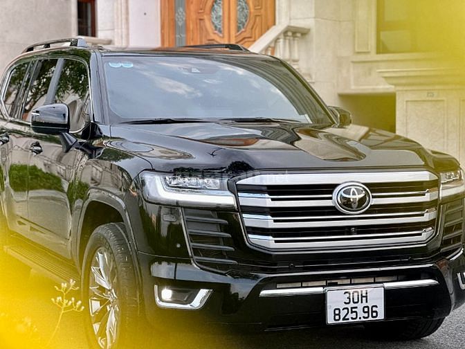 Bán ô tô 𝐓𝐎𝐘𝐎𝐓𝐀 𝐋𝐀𝐍𝐃𝐂𝐑𝐔𝐈𝐒𝐄𝐑 𝐋𝐂 300 sản xuất 11.2022