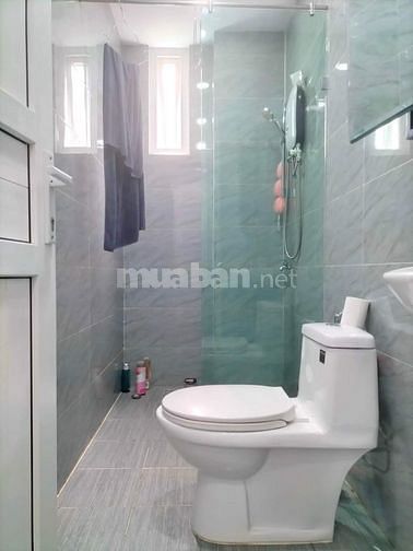   Nhà hẻm rộng 307/  An D Vương, 4,2x15, hậu 5.7m 2 Lầu, st, sổ hồng.