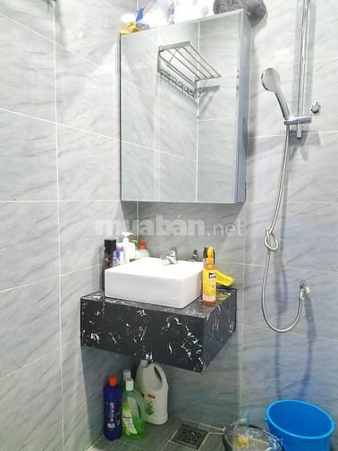   Nhà hẻm rộng 307/  An D Vương, 4,2x15, hậu 5.7m 2 Lầu, st, sổ hồng.